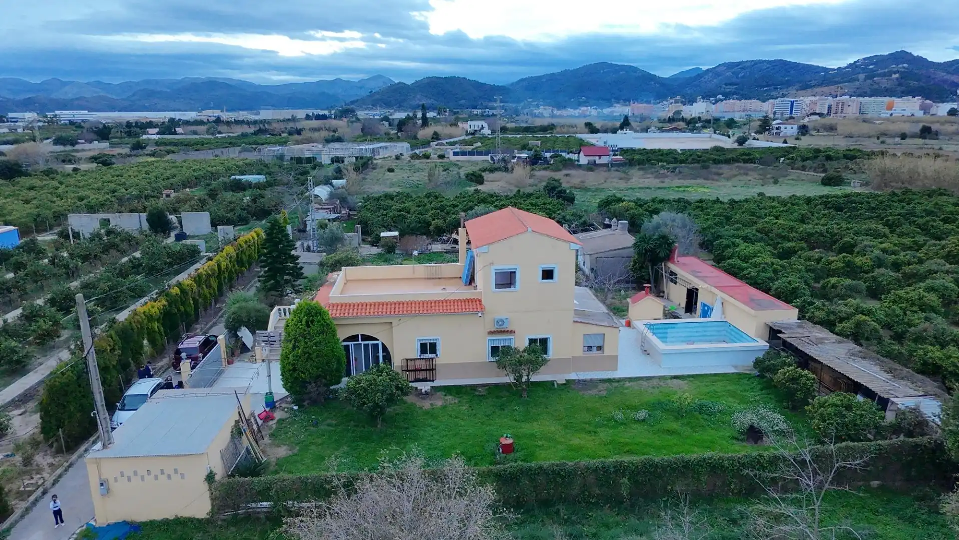 Vista exterior de Finca rústica en venda en Oliva amb Aire condicionat, Calefacció i Balcó