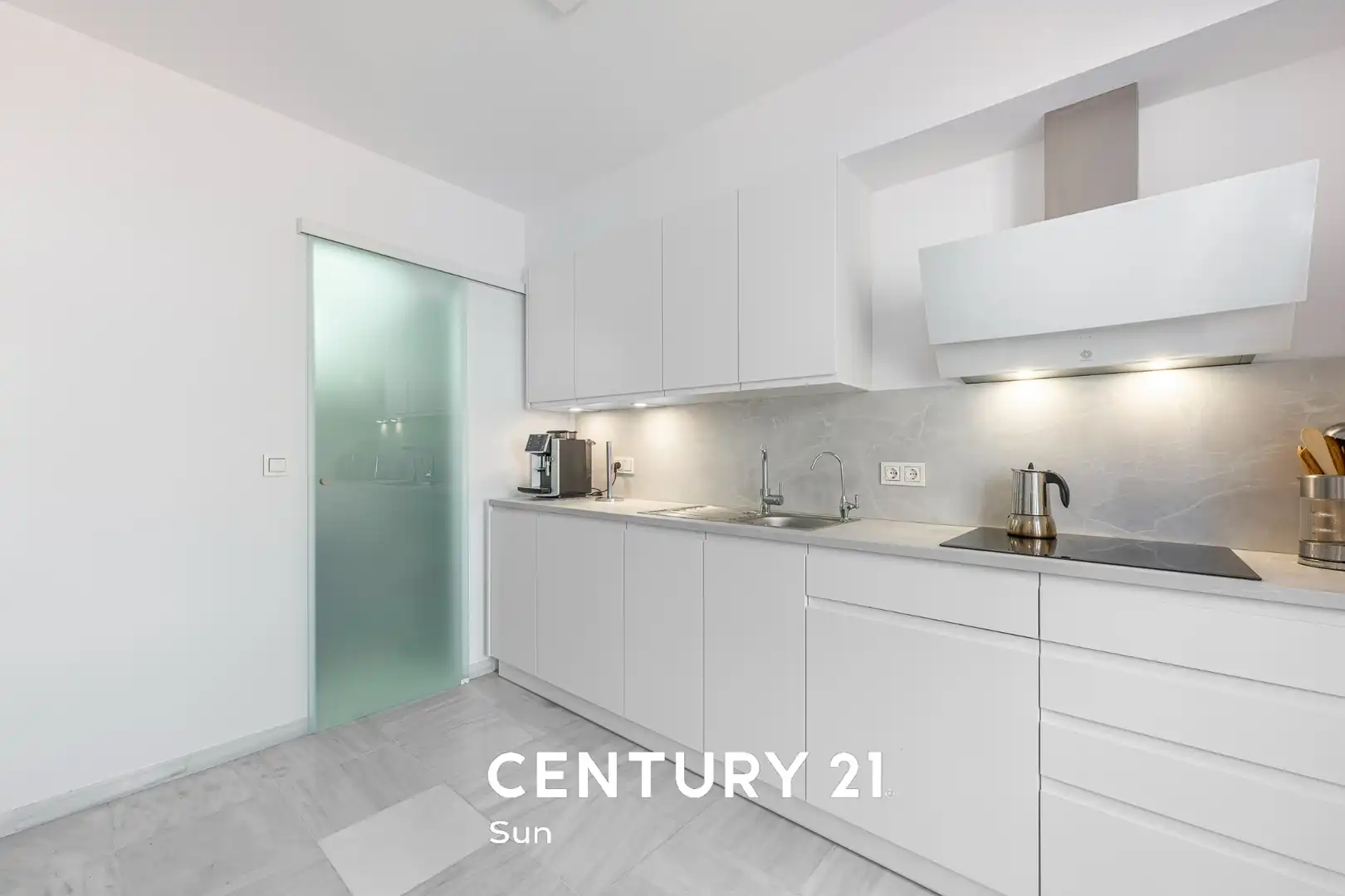 Cocina de Casa adosada en venta en Marbella con Aire acondicionado, Calefacción y Jardín privado