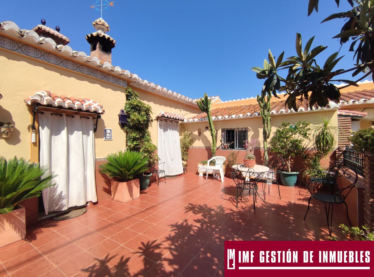 Vista exterior de Finca rústica en venda en Canillas de Aceituno amb Jardí privat, Terrassa i Moblat