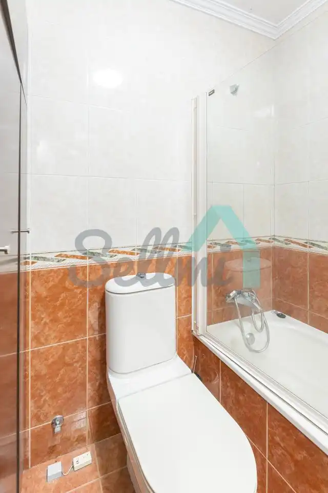 Bathroom of Flat for rent in Gijón   with Heating, Parquet flooring and Furnished