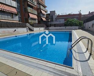 Piscina de Pis en venda en Badalona amb Aire condicionat, Calefacció i Terrassa