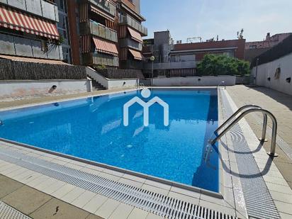 Piscina de Pis en venda en Badalona amb Aire condicionat, Calefacció i Terrassa