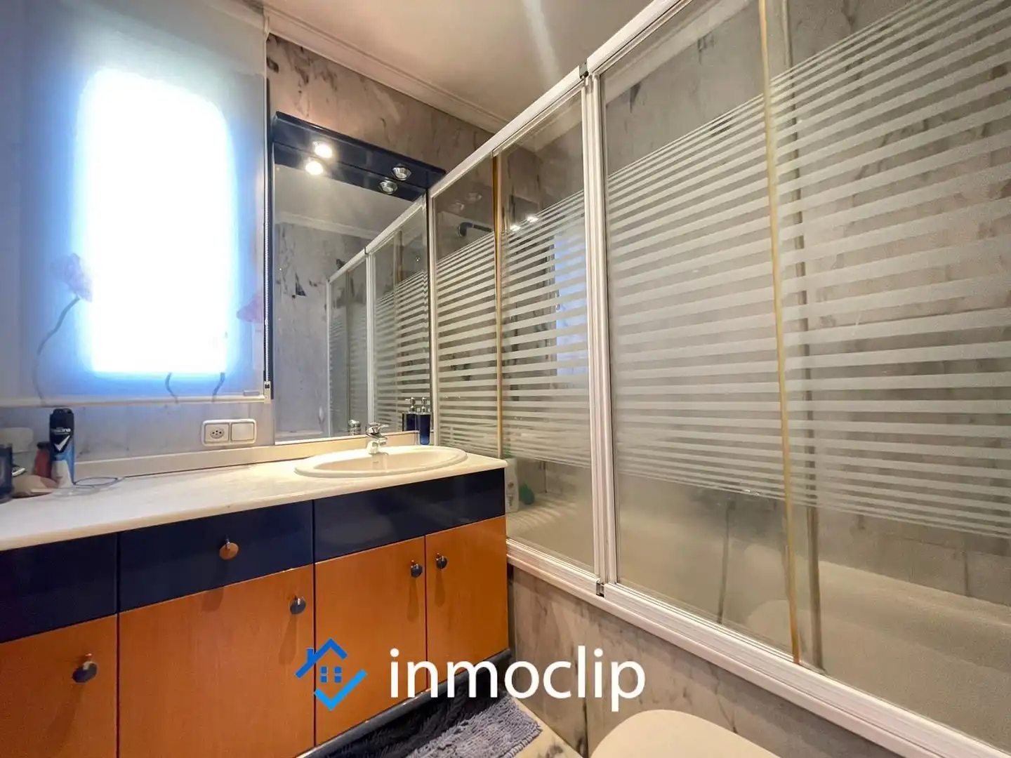 Baño de Ático en venta en Salamanca con Calefacción y Terraza