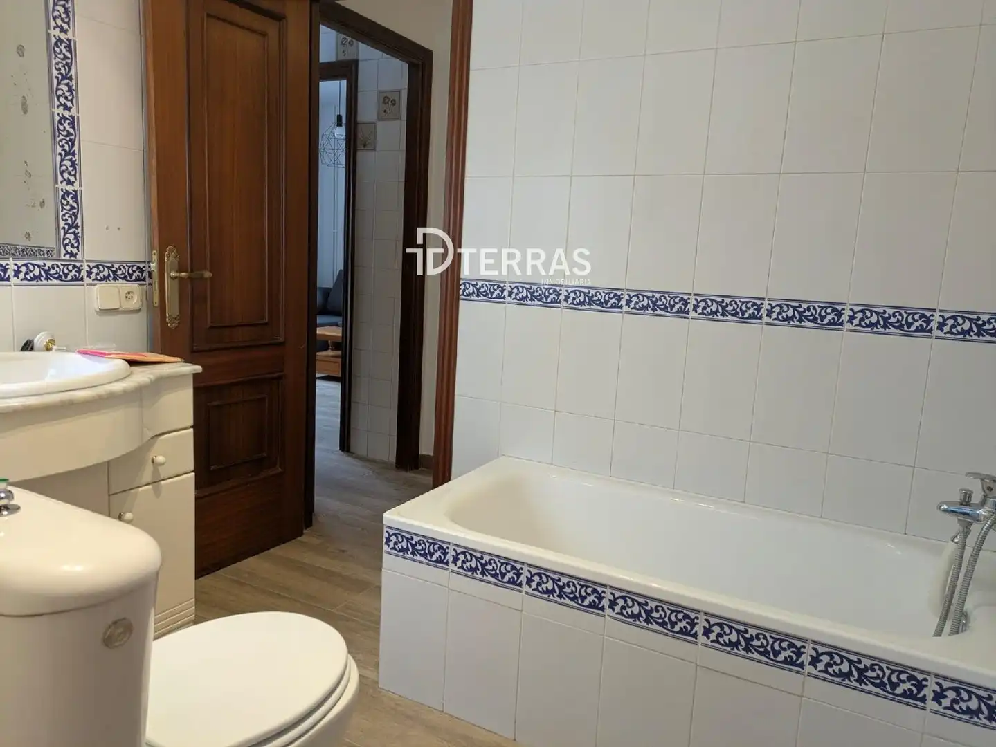 Bathroom of Flat for rent in Pontevedra Capital   with Furnished