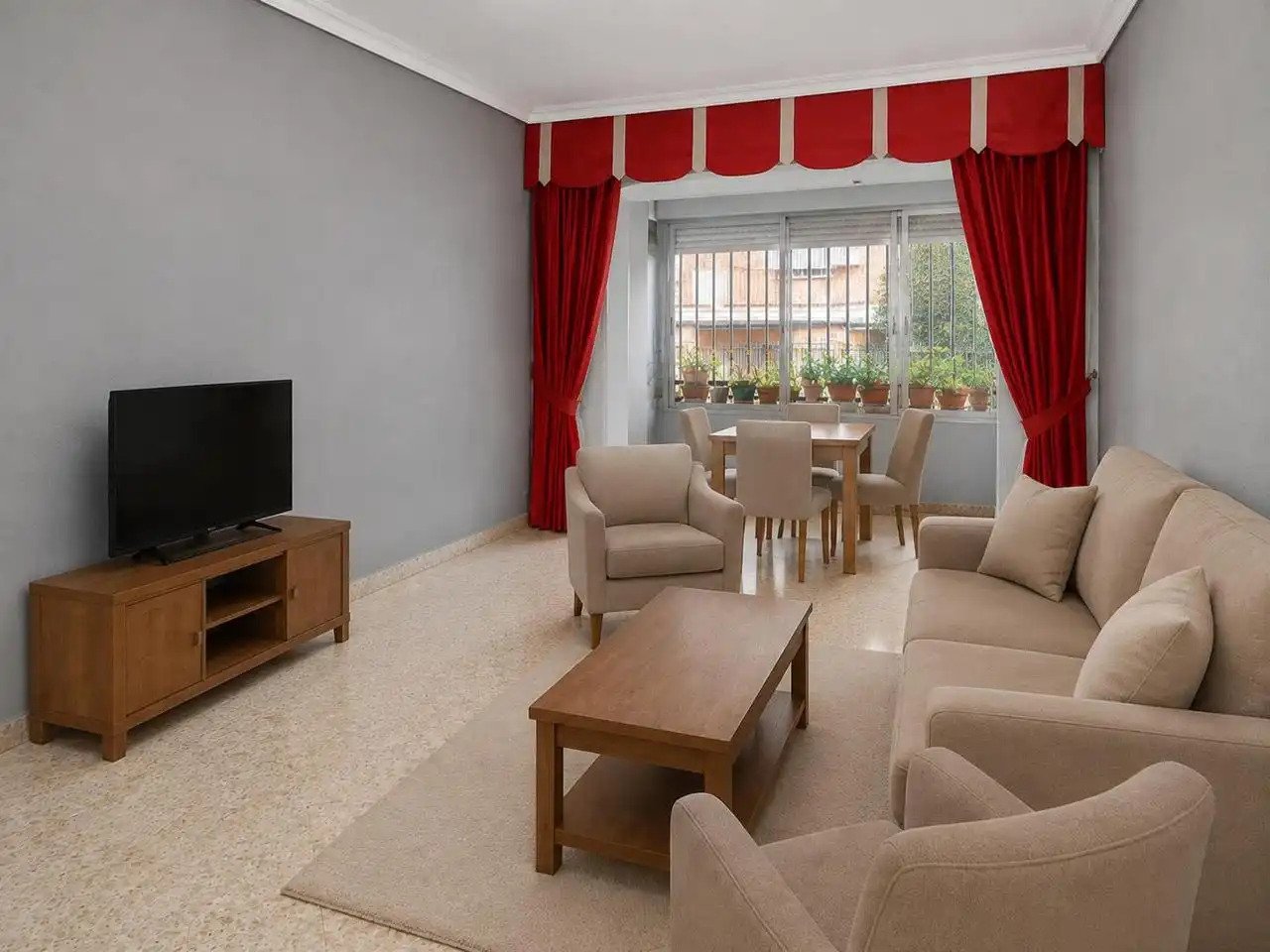 Sala de estar de Planta baja en venta en San Juan de Aznalfarache con Trastero y Amueblado