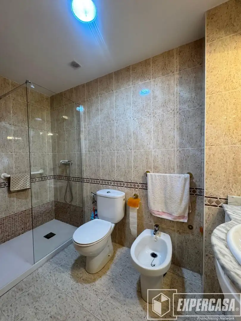 Bathroom of Flat for sale in Albal  with Air Conditioner, Terrace and Storage room