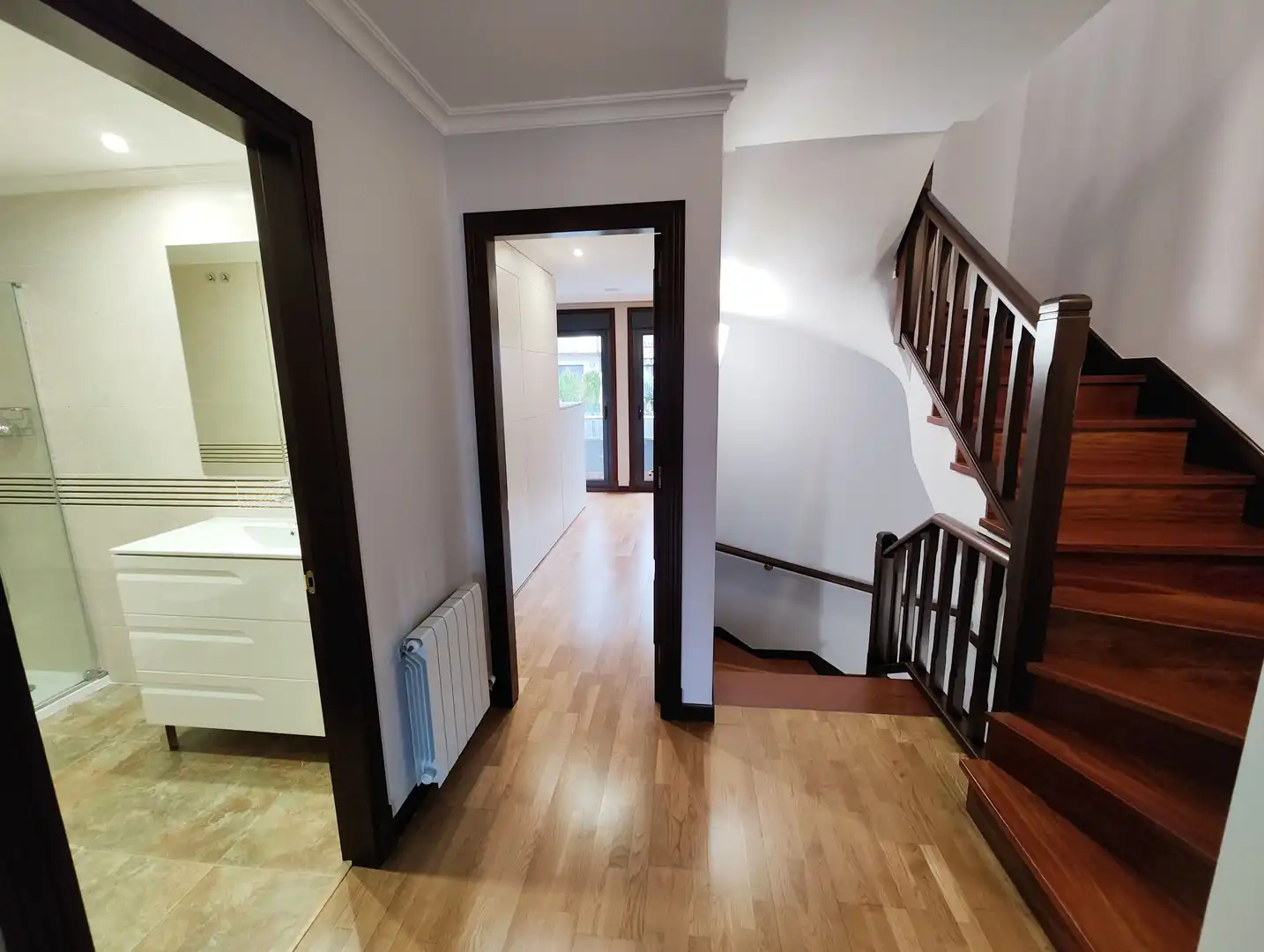 Casa adosada en venta en Vigo  con Jardín privado, Parquet y Terraza
