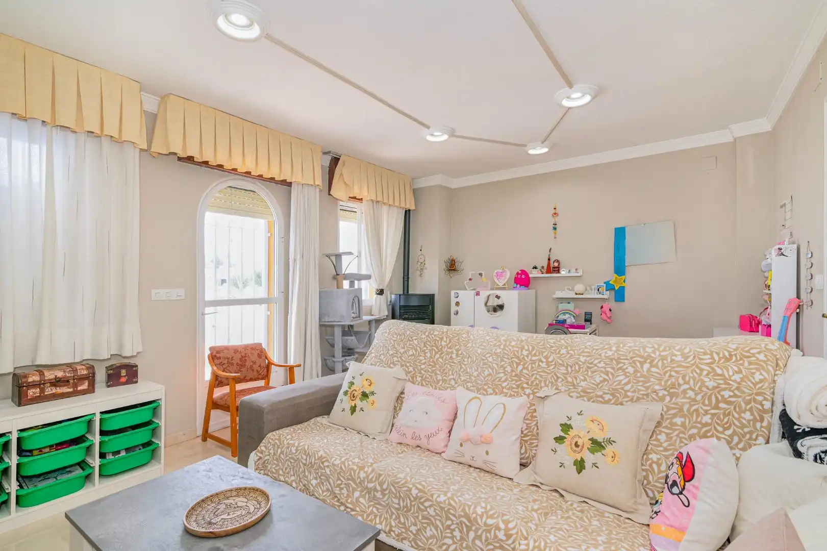 Sala de estar de Casa adosada en venta en Alhendín