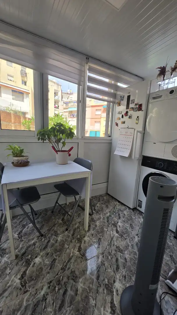 Cuina de Casa adosada en venda en Barcelona amb Aire condicionat, Jardí privat i Terrassa