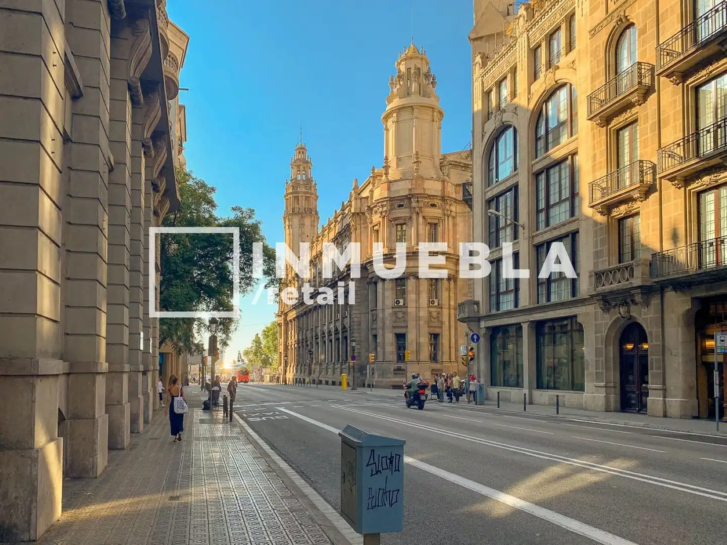 Vista exterior de Local en venda en Barcelona amb Aire condicionat i Terrassa