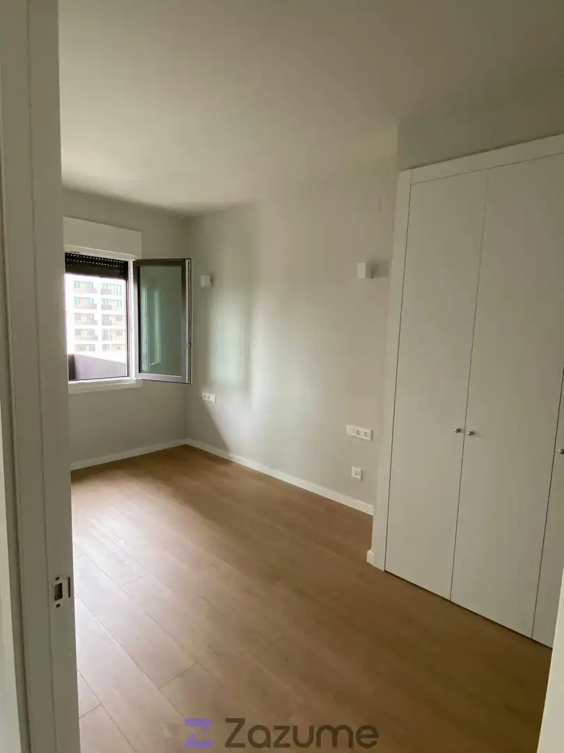 Schlafzimmer von Wohnung zur Miete in Nord-est