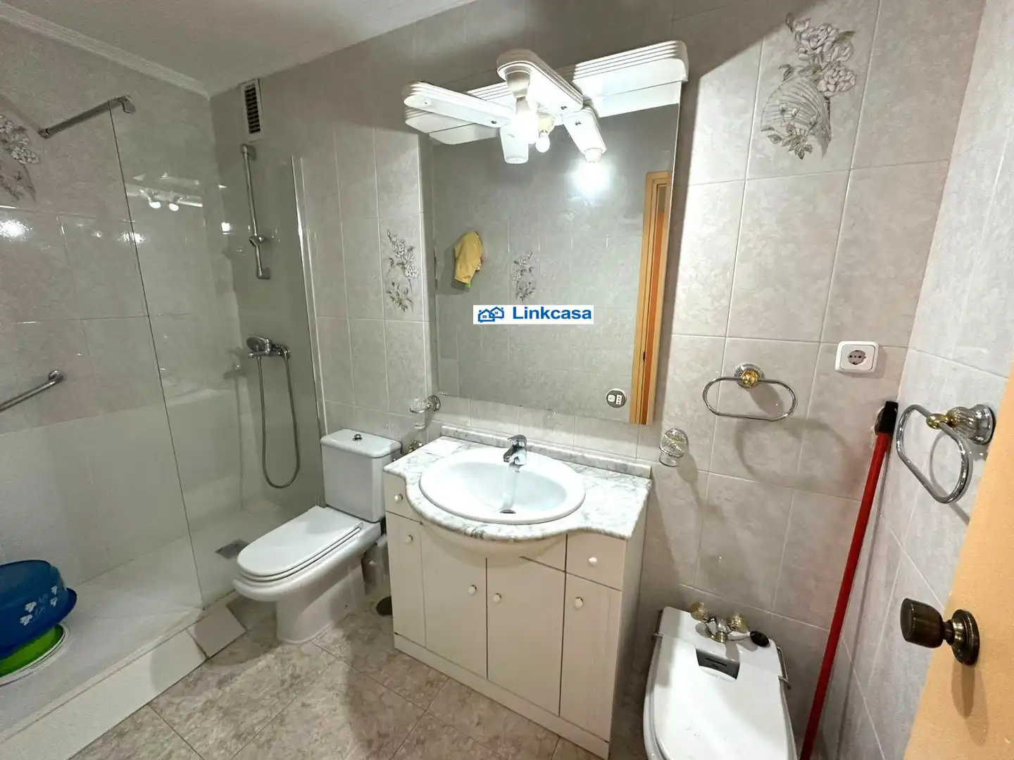 Bathroom of Flat for sale in Madrid  with Heating, Terrace and Furnished