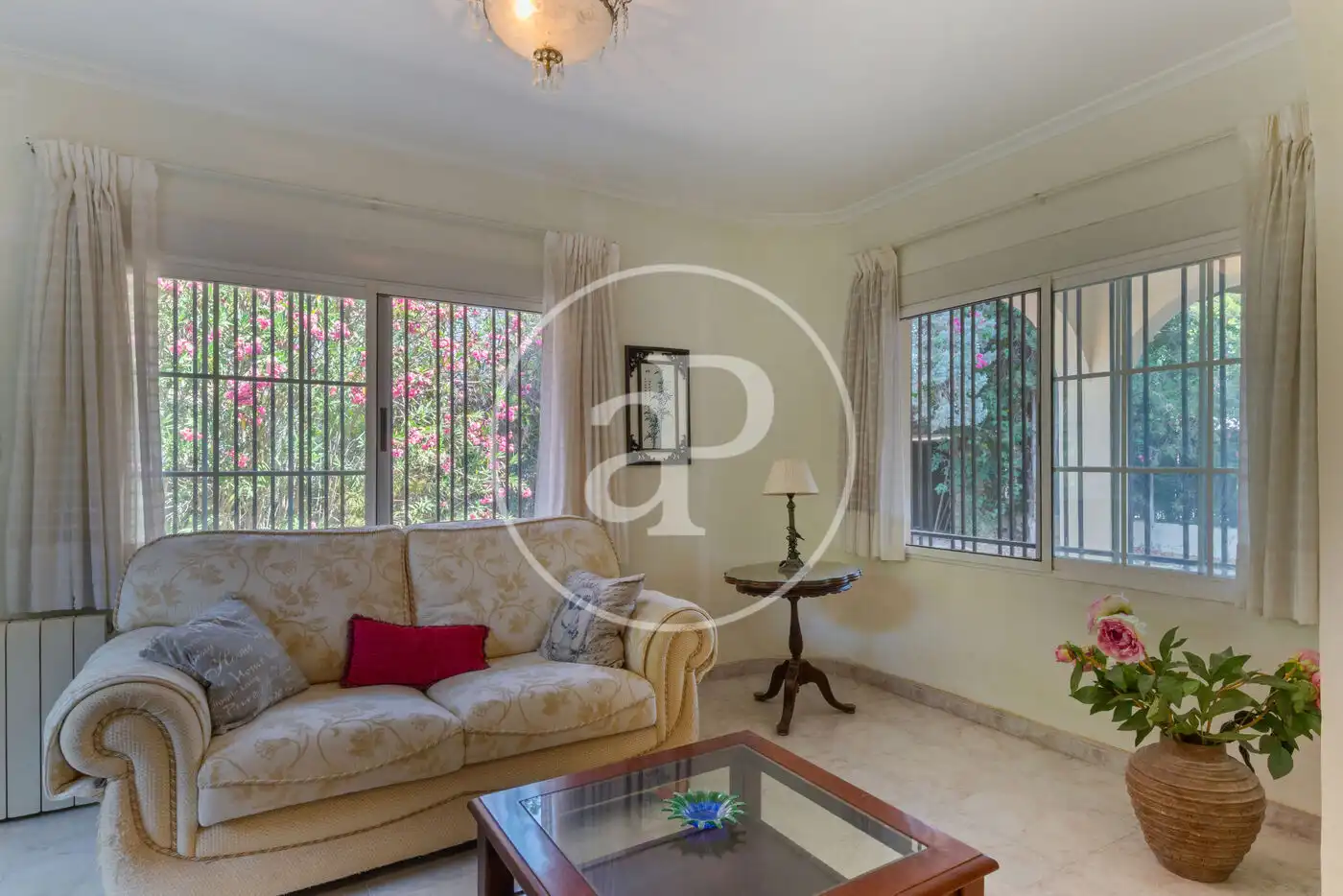 Sala de estar de Casa o chalet en venta en Paterna con Aire acondicionado, Calefacción y Jardín privado