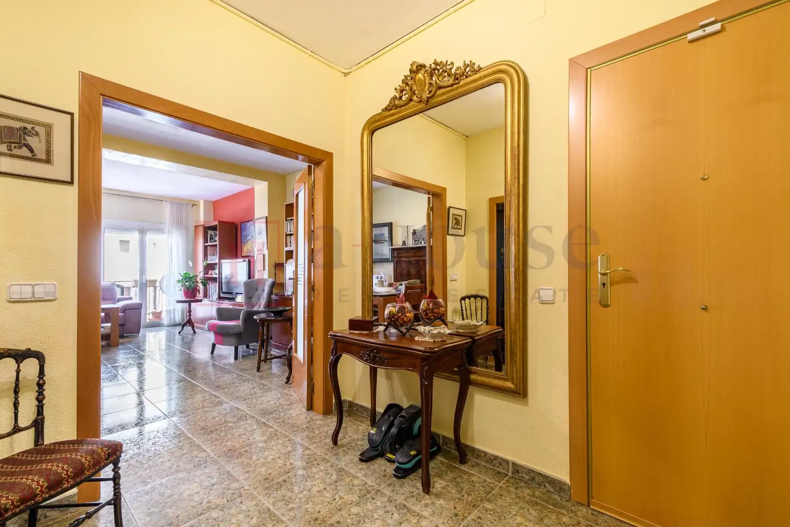 Wohnung zum Verkauf in Barcelona mit Klimaanlage, Heizung und Terrasse