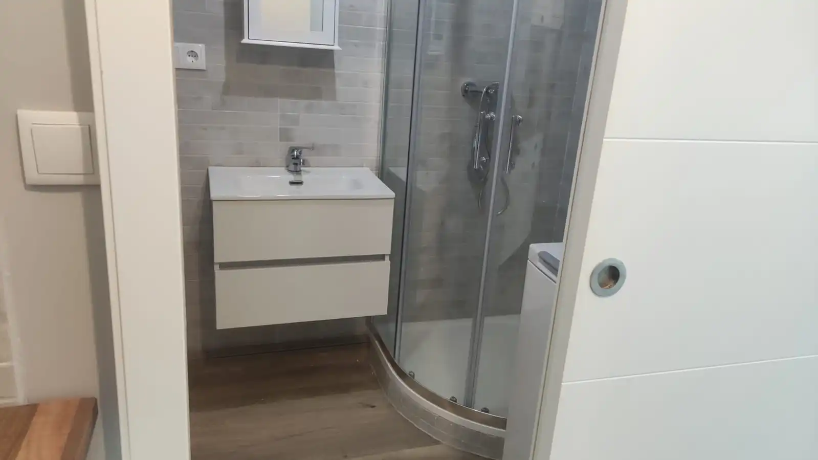 Baño de Estudio de alquiler en Ourense Capital  con Aire acondicionado, Parquet y Amueblado