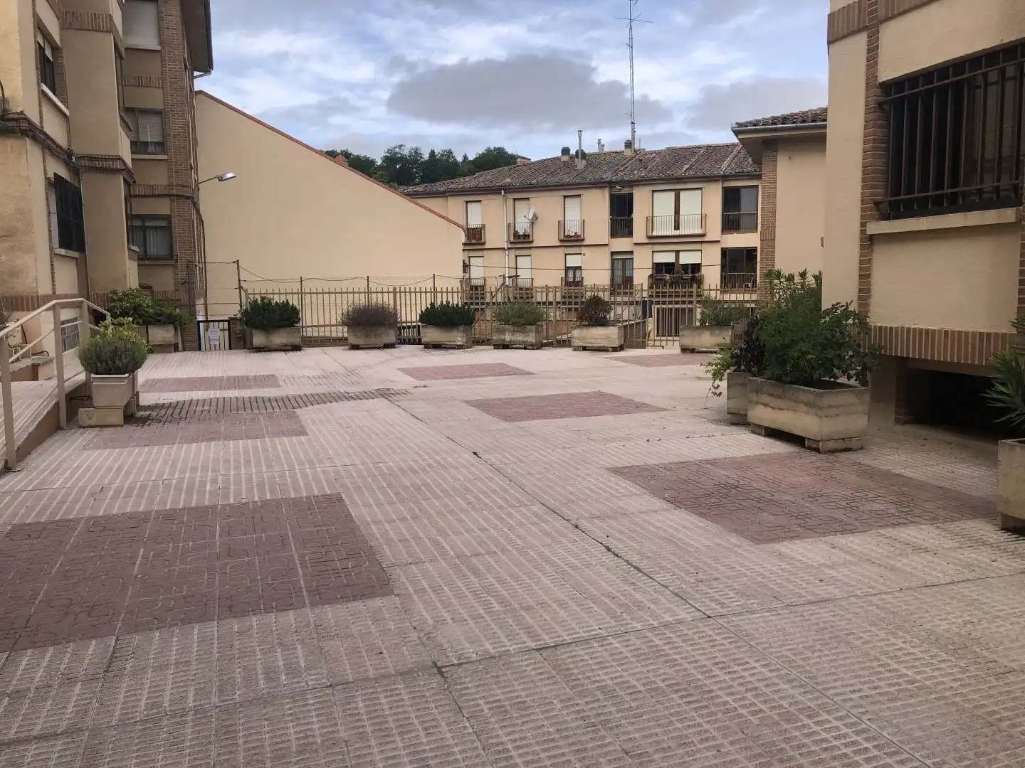 Aparcament de Pis en venda en Segovia amb Calefacció, Piscina i Moblat