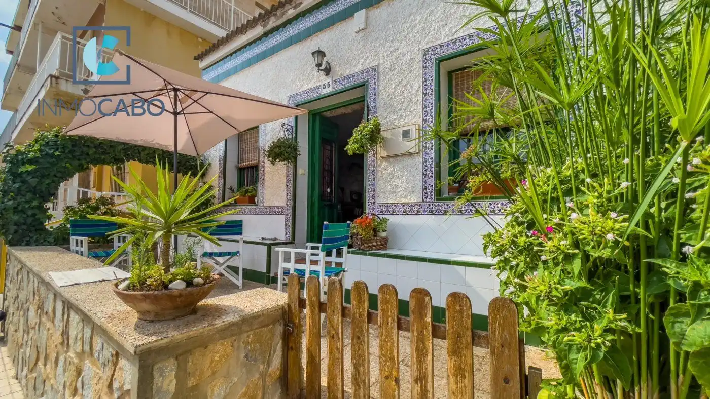Vista exterior de Casa o xalet en venda en Cartagena amb Terrassa i Moblat
