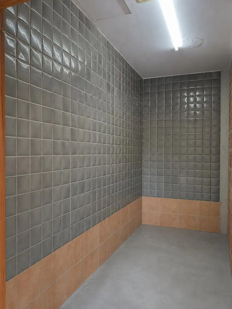 Baño de Local de alquiler en Don Benito con Aire acondicionado