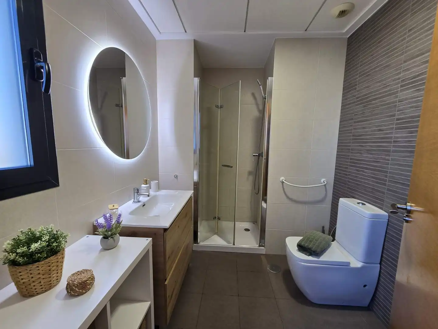 Baño de Piso en venta en Crevillent con Aire acondicionado, Parquet y Terraza