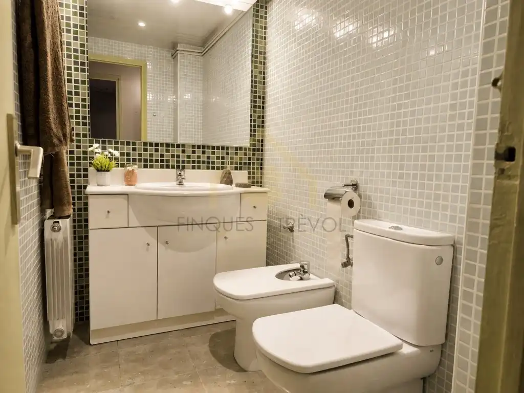 Badezimmer von Dachboden zum Verkauf in Granollers mit Klimaanlage und Terrasse