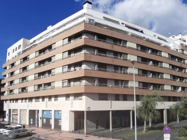Piso con balcón en venta en Lasesarre