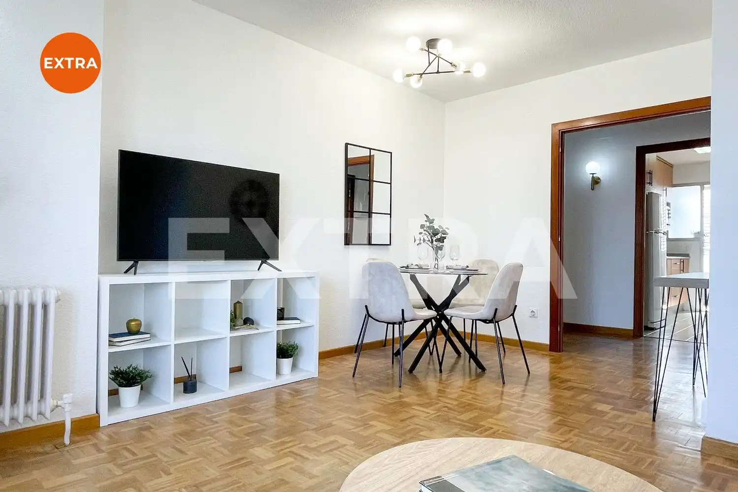 Sala d'estar de Pis en venda en Madrid amb Calefacció, Parquet i Piscina comunitària
