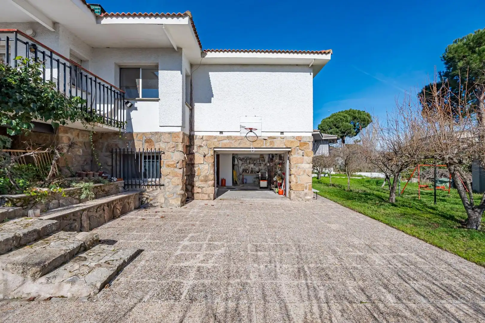 Vista exterior de Casa o chalet en venta en Tres Cantos con Calefacción, Jardín privado y Terraza