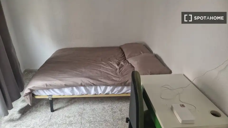 Dormitori de Apartament per a compartir en Alicante / Alacant amb Aire condicionat, Terrassa i Moblat