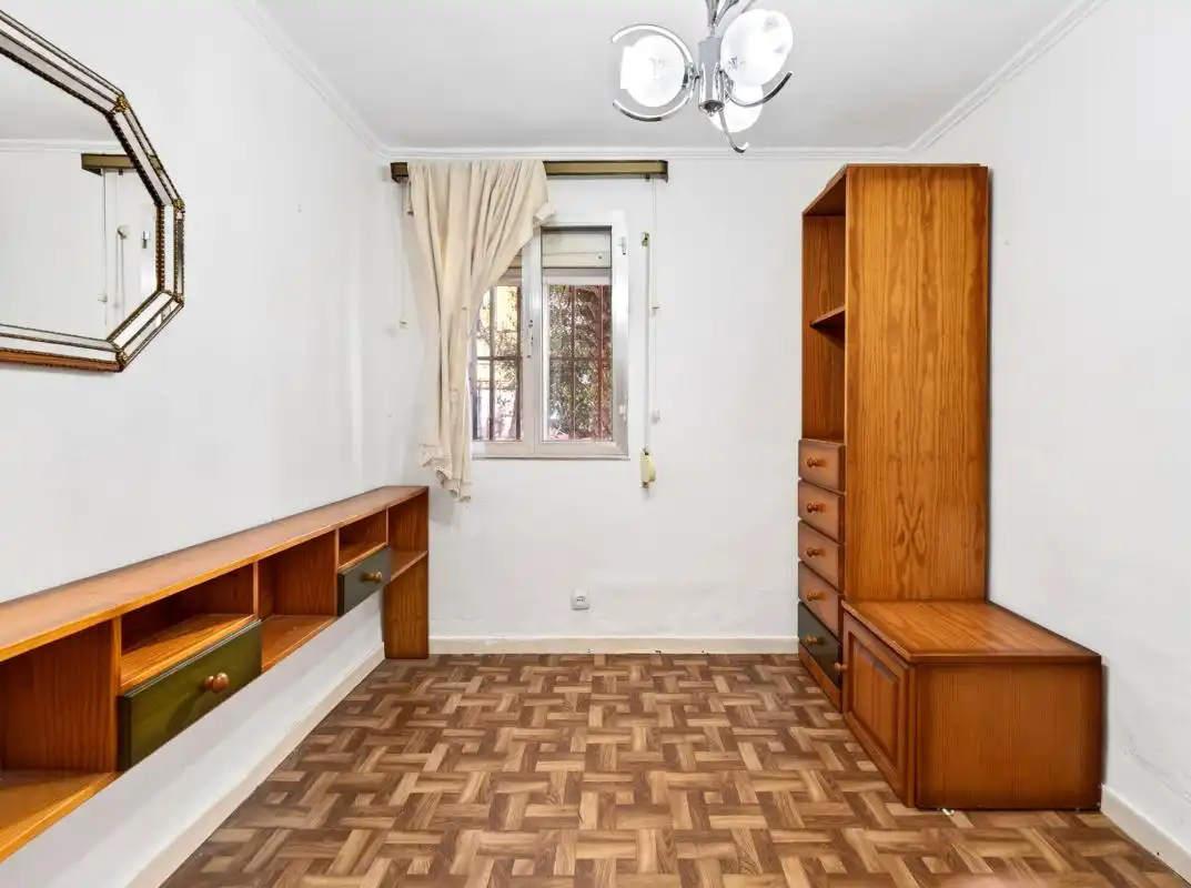 Habitación de Planta baja en venta en Madrid con Calefacción