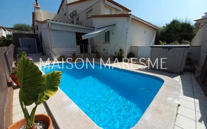 Swimming pool of House or chalet for sale in Canet de Mar  with Air Conditioner, Heating and Parquet flooring