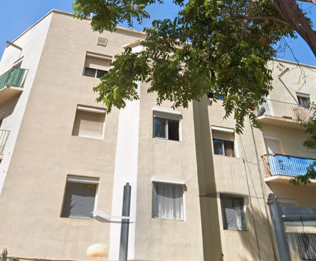 Vista exterior de Edifici en venda en L'Hospitalet de Llobregat