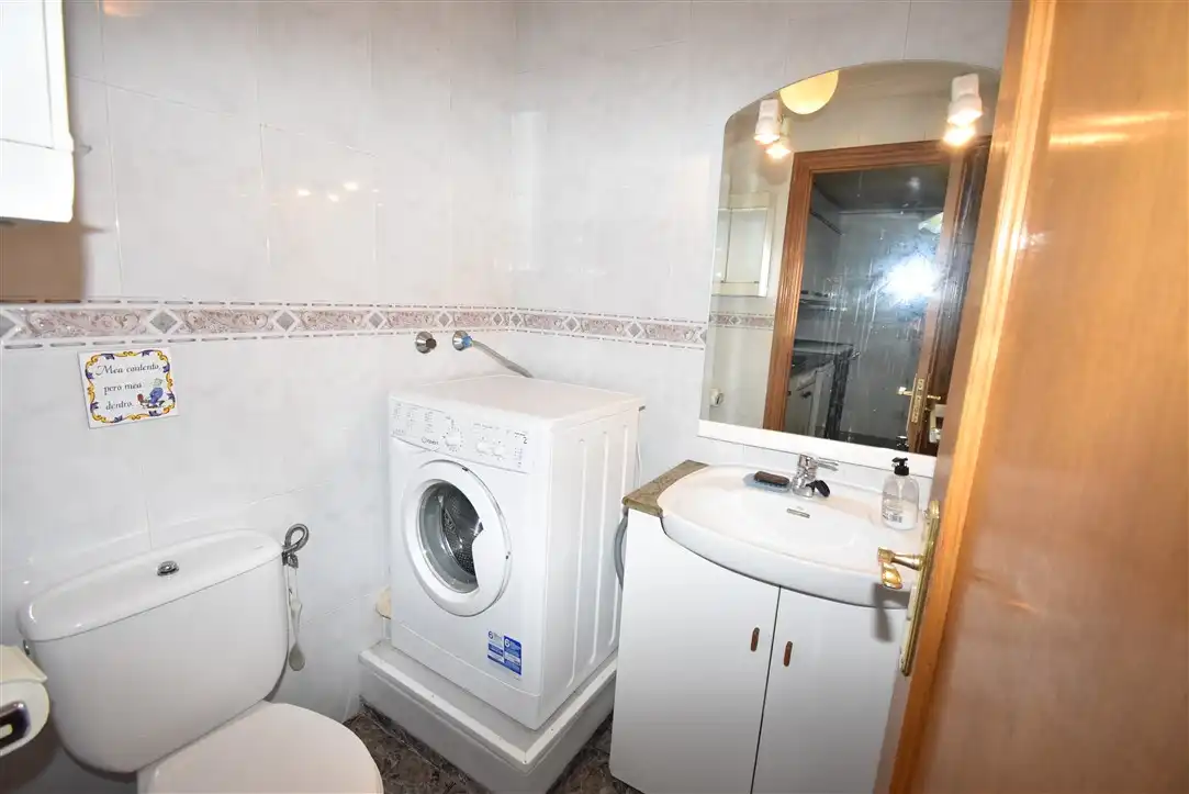 Baño de Casa adosada en venta en Noja con Calefacción, Terraza y Amueblado