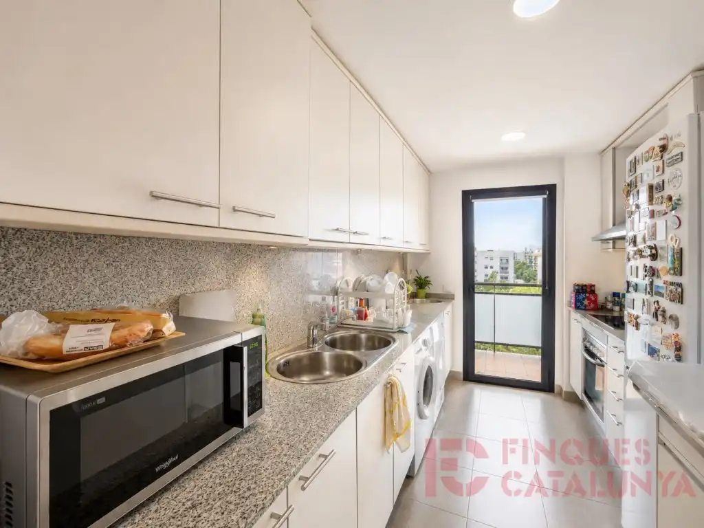 Kitchen of Flat for sale in Girona  with Balcony