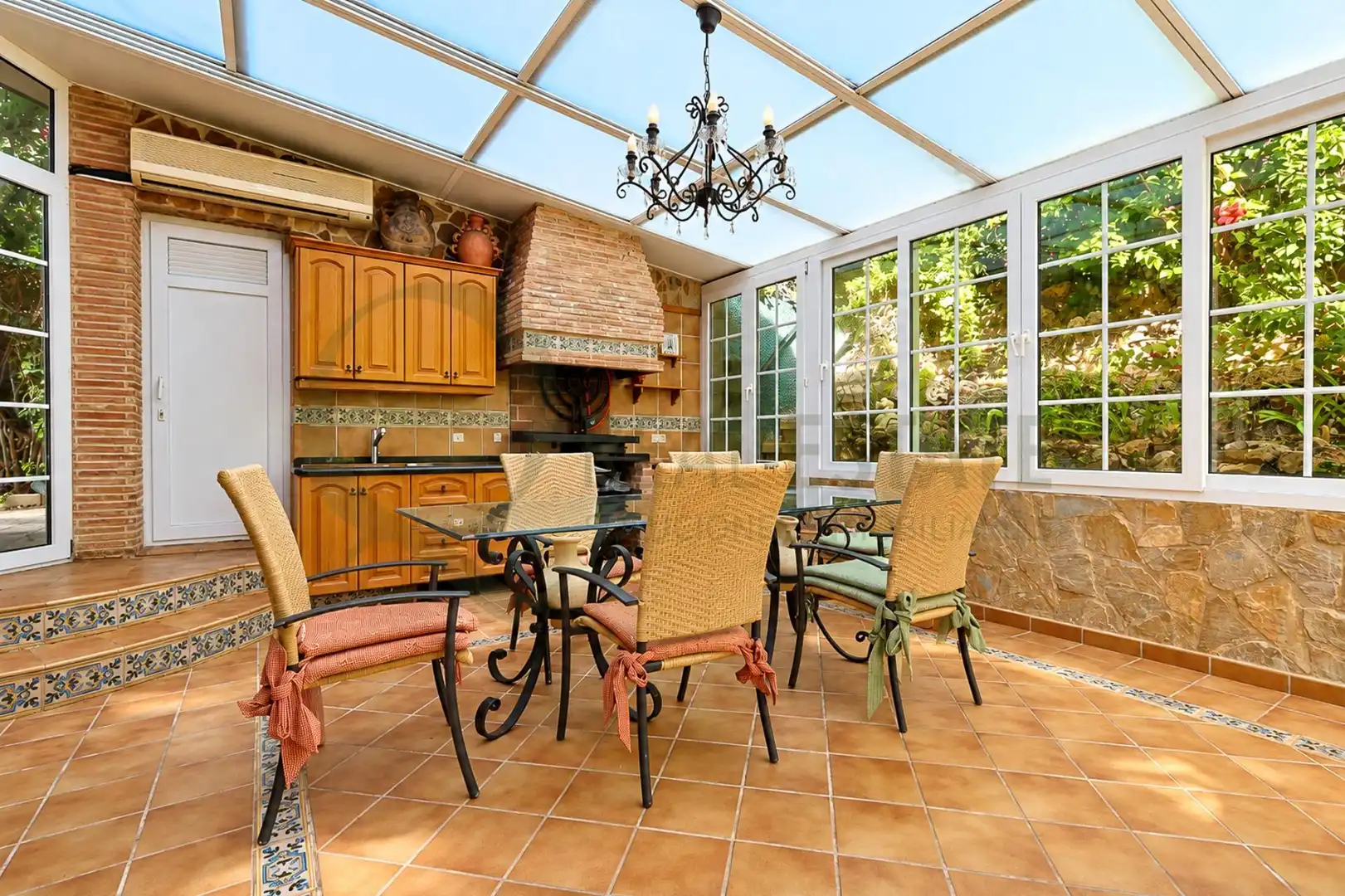 Terrasse von Haus oder Chalet zum Verkauf in Alicante / Alacant mit Klimaanlage, Heizung und Privatgarten