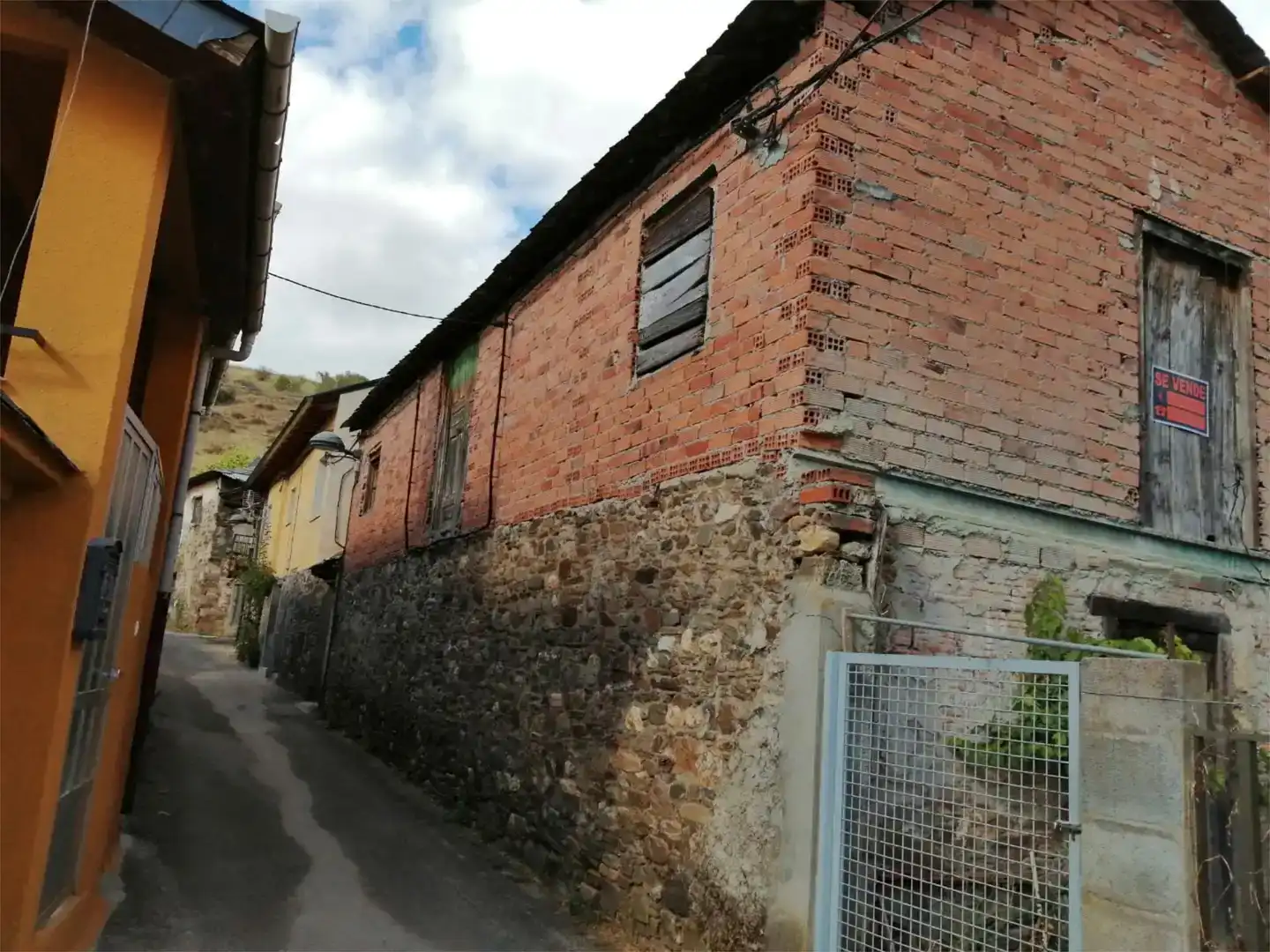 Vista exterior de Casa adosada en venda en Ponferrada