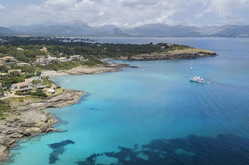 Vista exterior de Casa o xalet en venda en Alcúdia amb Aire condicionat, Jardí privat i Terrassa