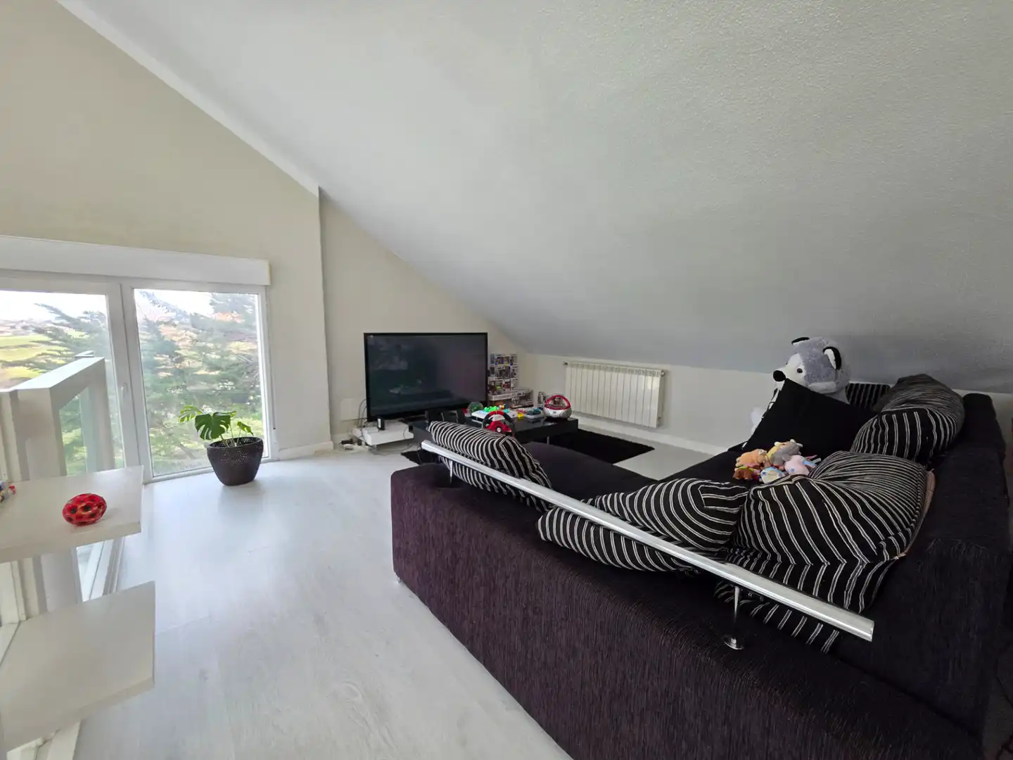 Sala de estar de Casa o chalet en venta en Santander con Calefacción, Jardín privado y Parquet