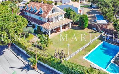 Vista exterior de Casa o xalet en venda en Sitges amb Aire condicionat, Terrassa i Piscina