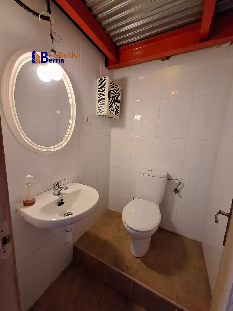 Baño de Nave industrial en venta en Santurtzi  con Alarma