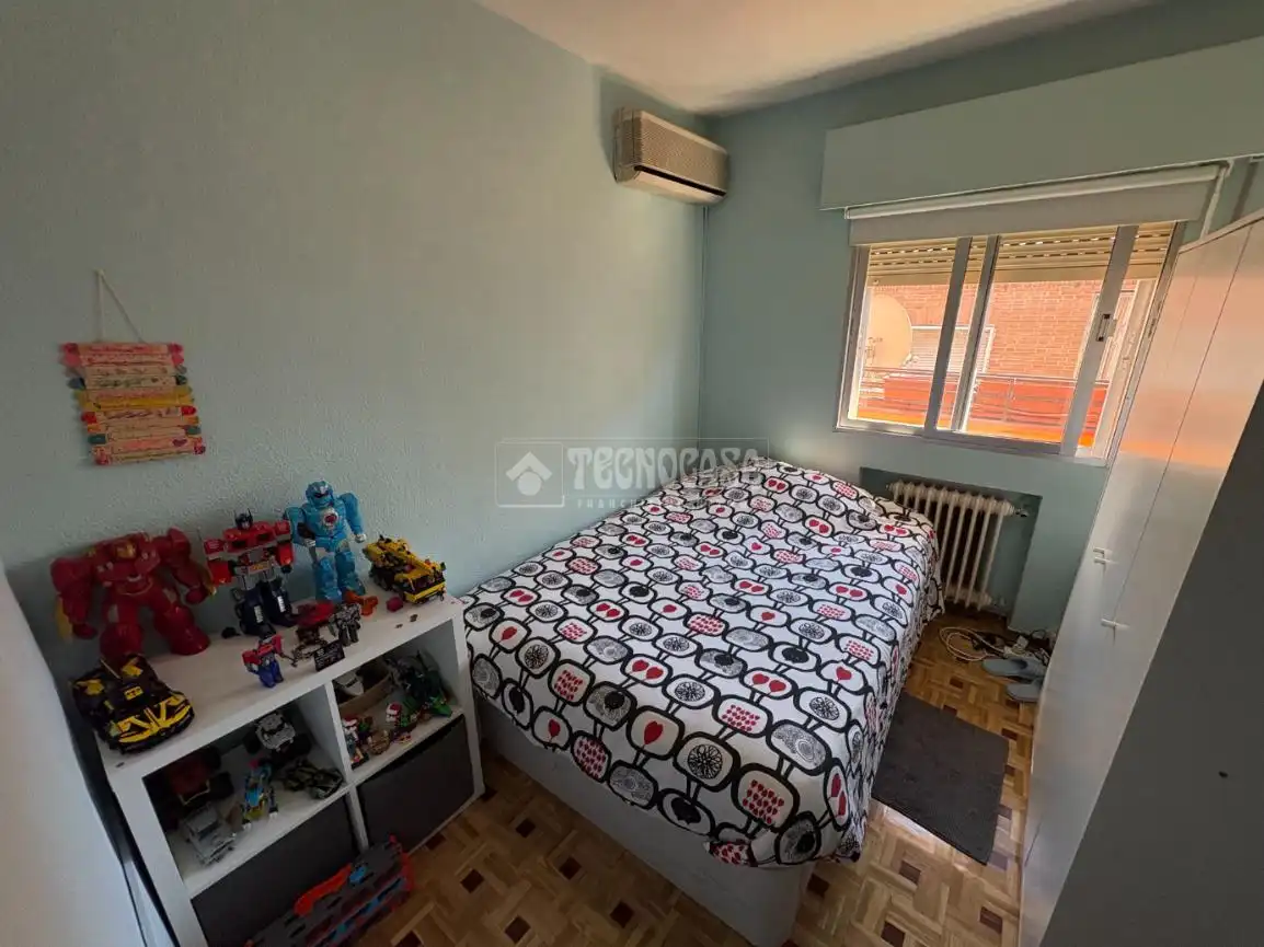 Bedroom of Flat for sale in Madrid  with Air Conditioner