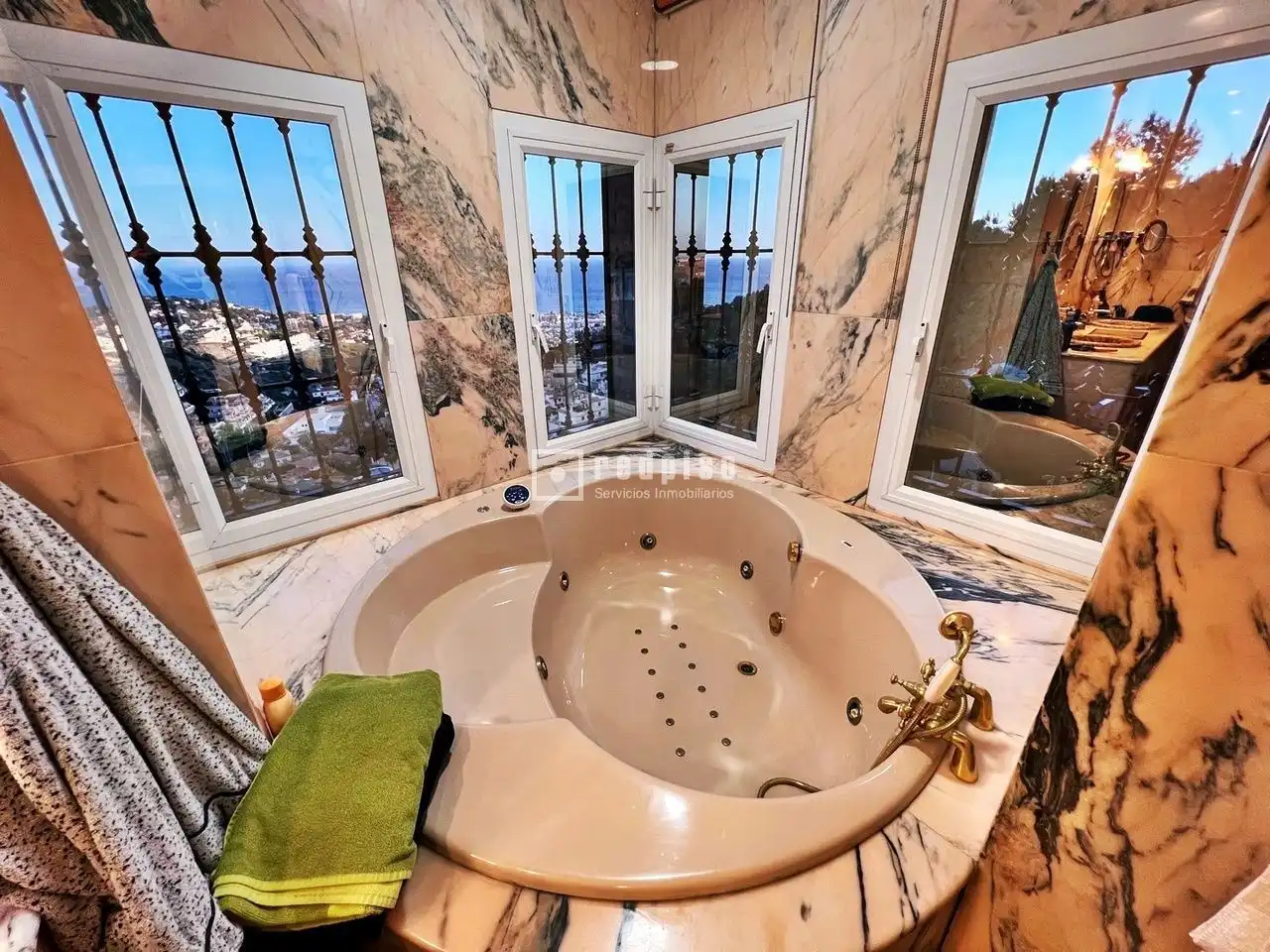 Bathroom of Houses for sale in Málaga  with Air Conditioner, Heating and Private garden