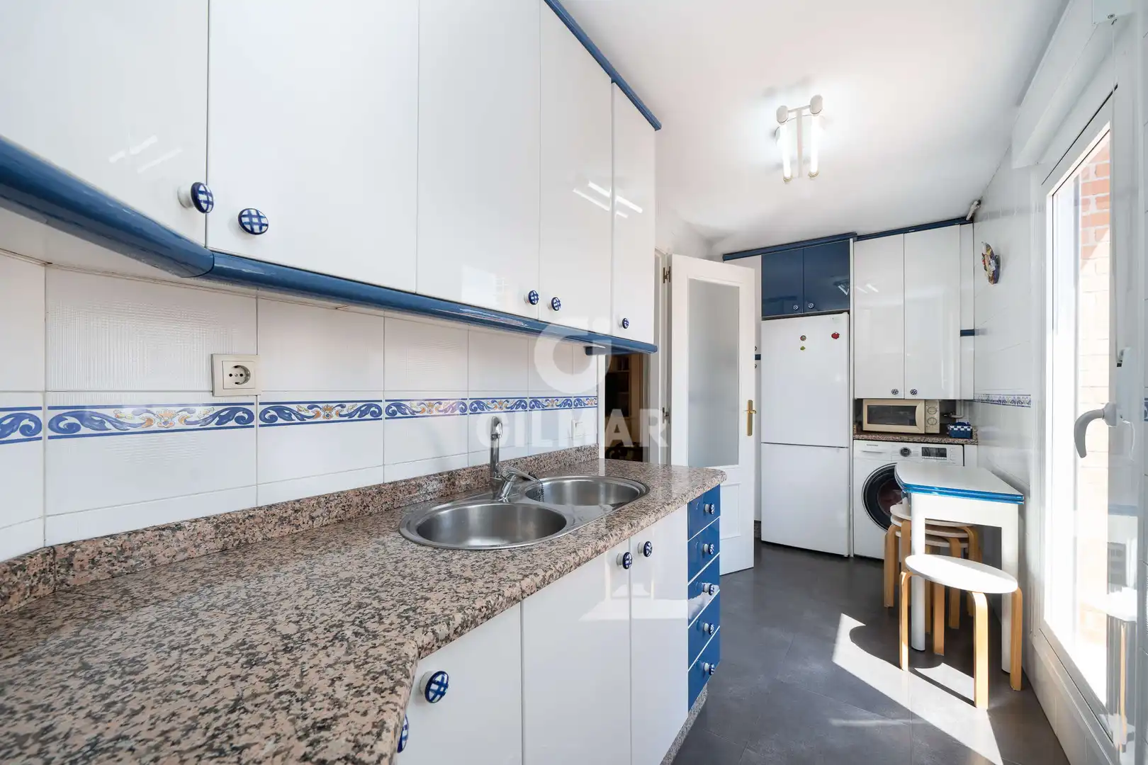 Cocina de Ático en venta en Madrid con Calefacción, Jardín privado y Trastero