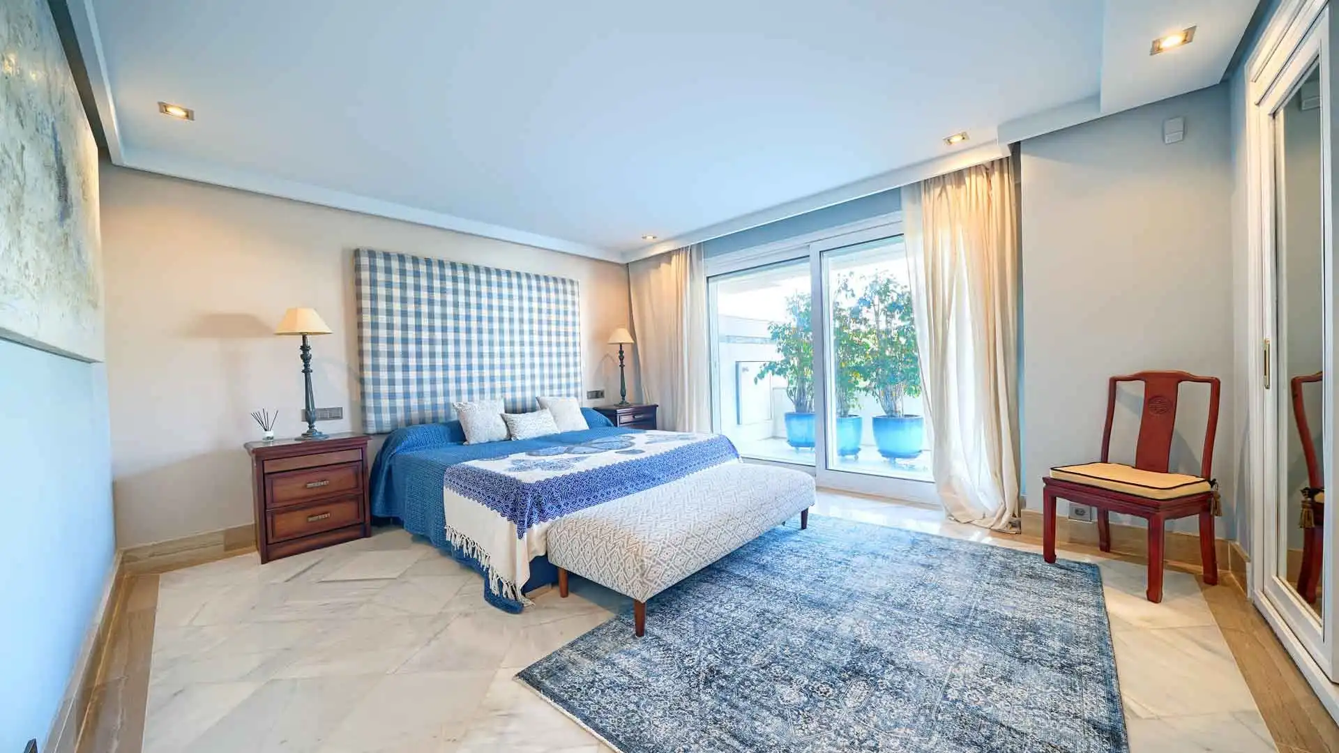 Dormitori de Apartament en venda en Marbella amb Aire condicionat, Terrassa i Piscina