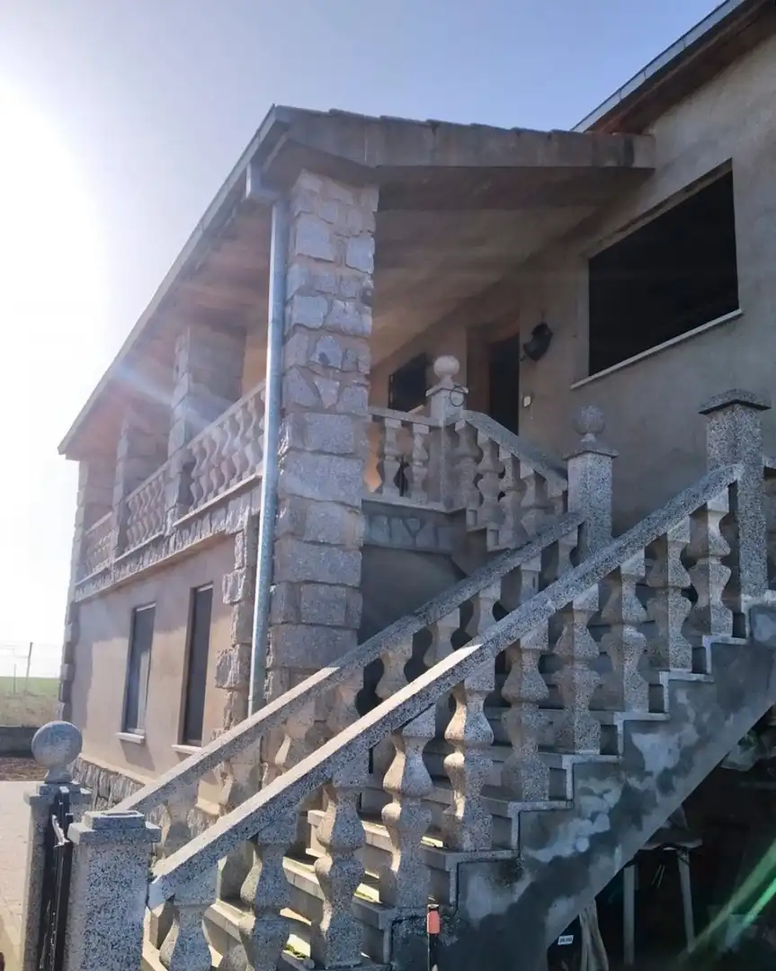 Vista exterior de Casa o xalet en venda en Parada de Arriba amb Calefacció