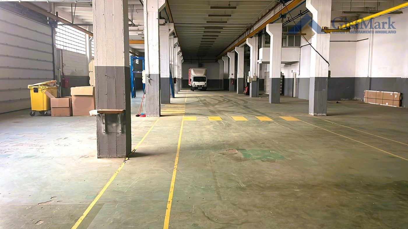 Parking de Nave industrial de alquiler en Vigo 