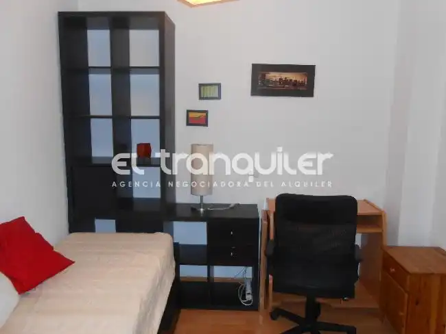 Dormitori de Àtic de lloguer en Madrid amb Aire condicionat, Terrassa i Traster