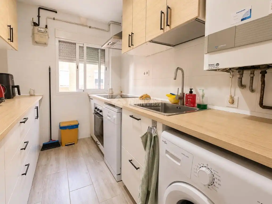 Kitchen of Flat for sale in Aranjuez  with Air Conditioner, Heating and Terrace