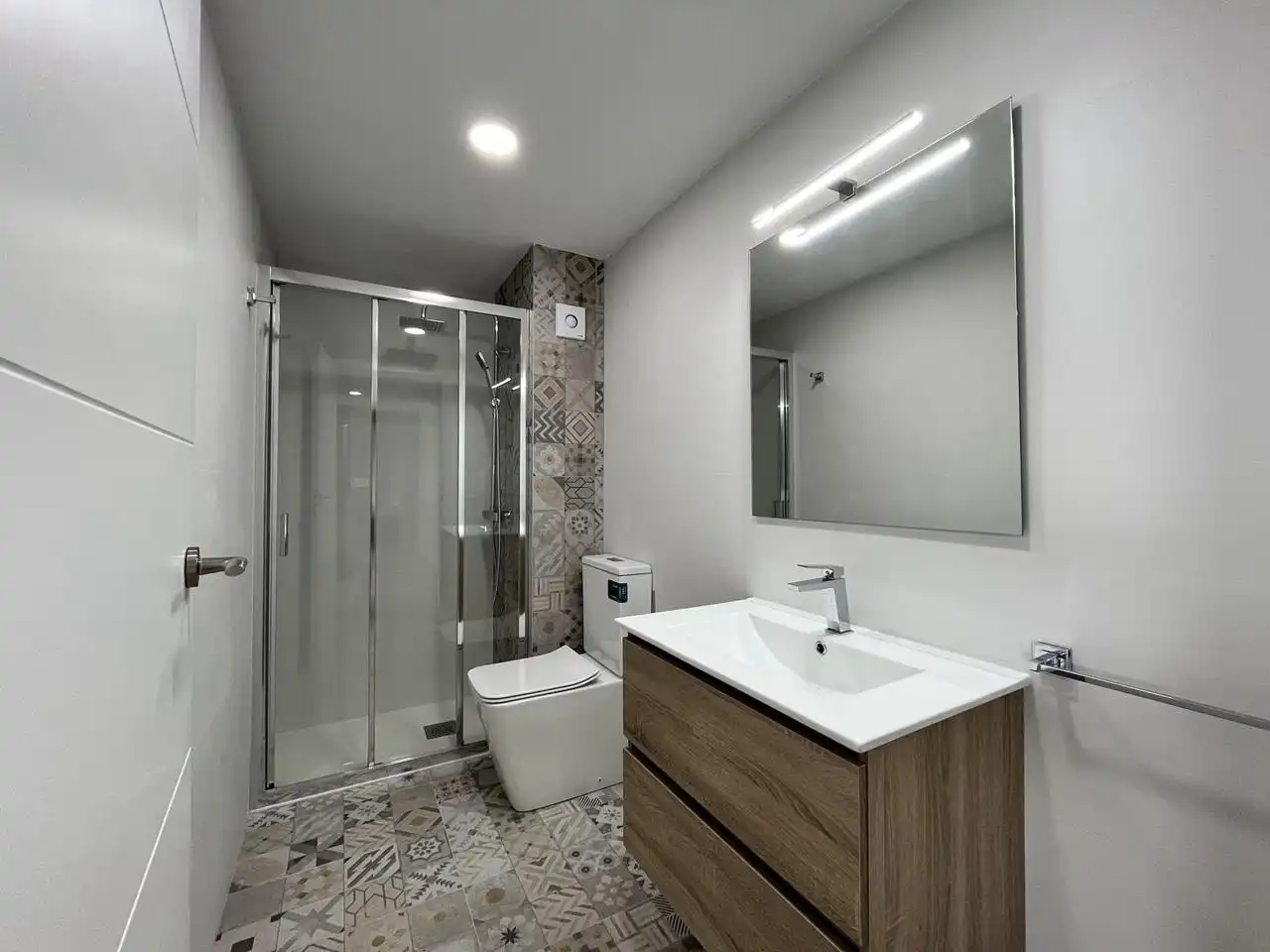 Baño de Apartamento en venta en Alicante / Alacant con Aire acondicionado, Terraza y Amueblado