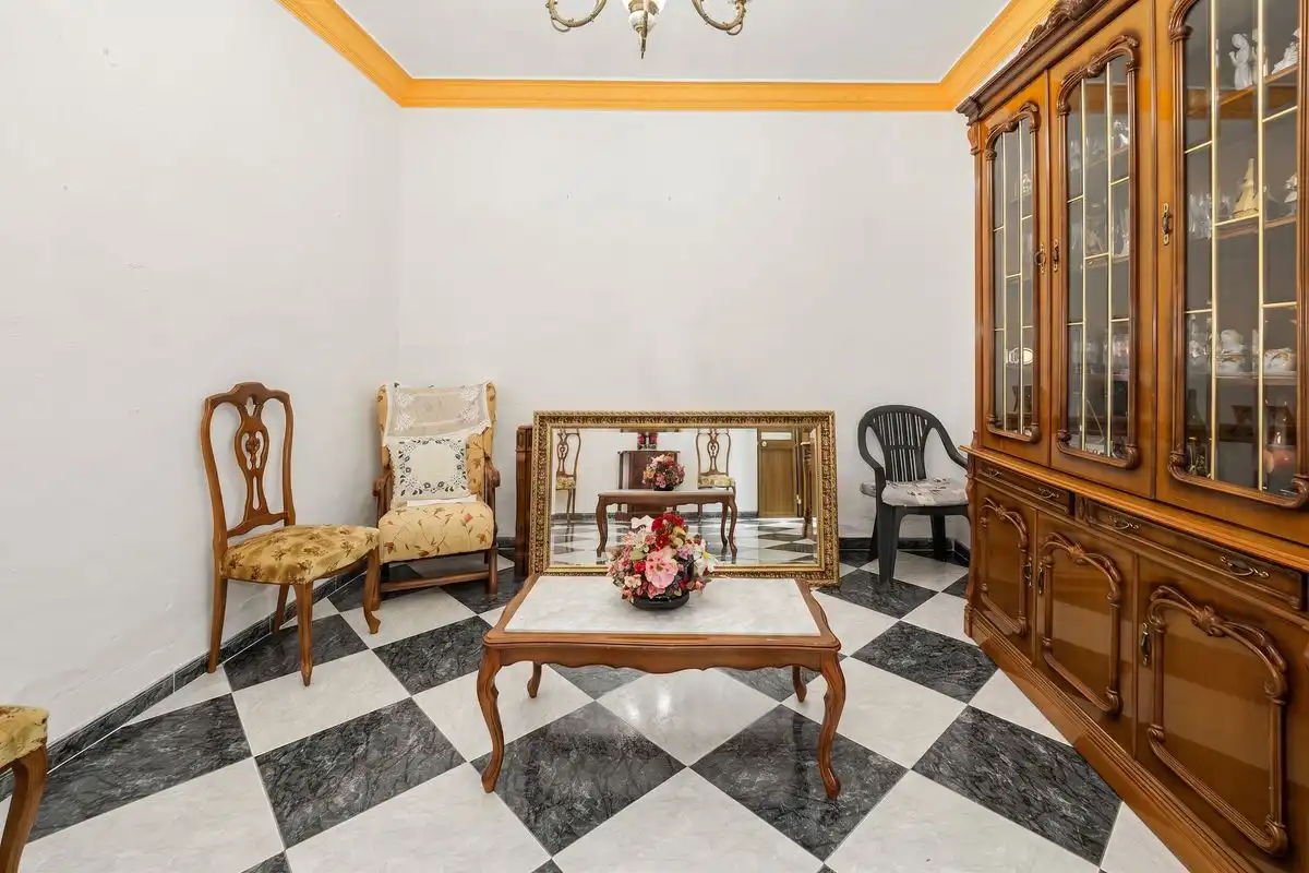 Sala d'estar de Casa adosada en venda en El Coronil amb Aire condicionat, Calefacció i Terrassa