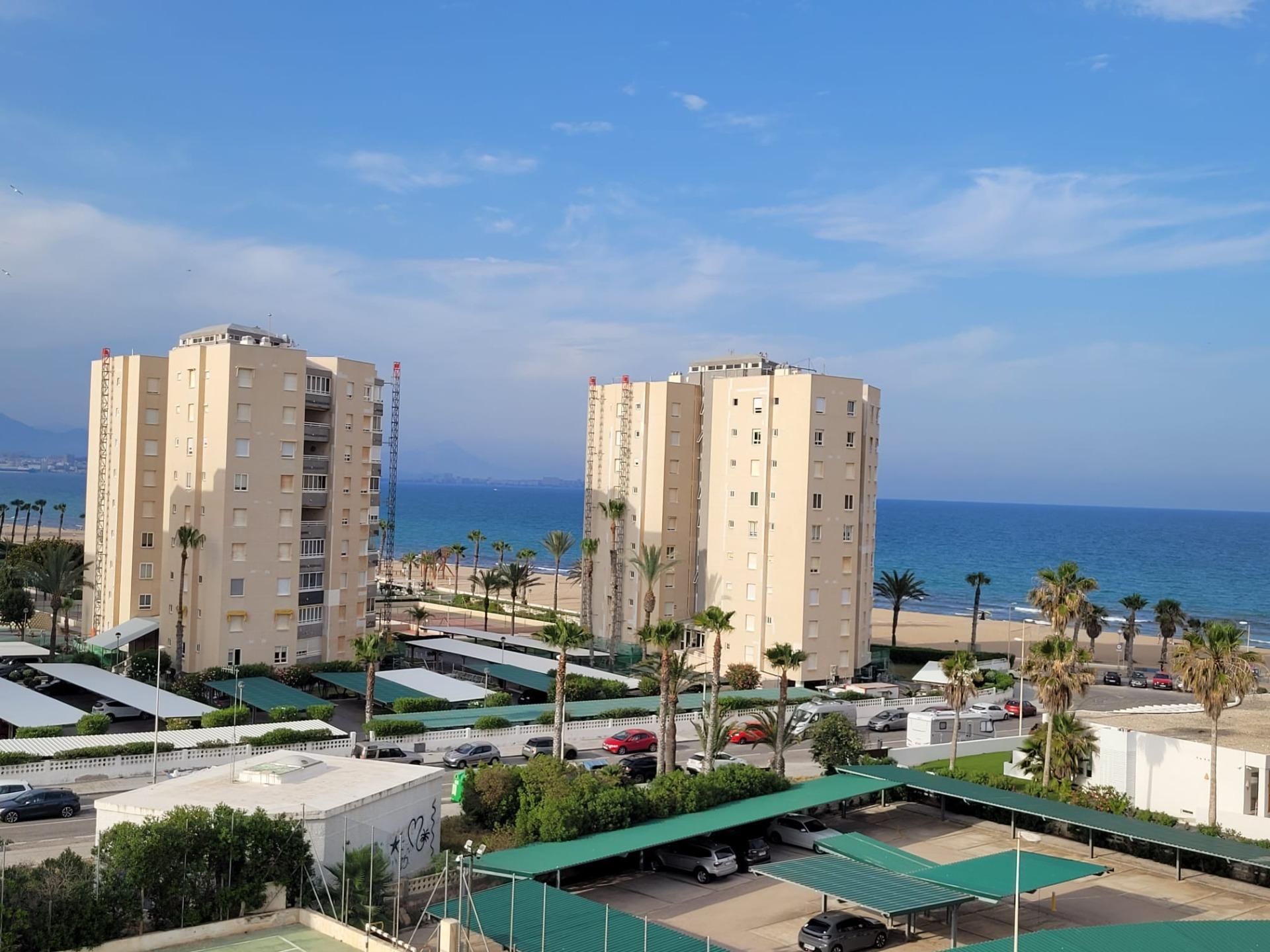 Vista exterior de Apartament en venda en Alicante / Alacant amb Aire condicionat, Calefacció i Jardí privat